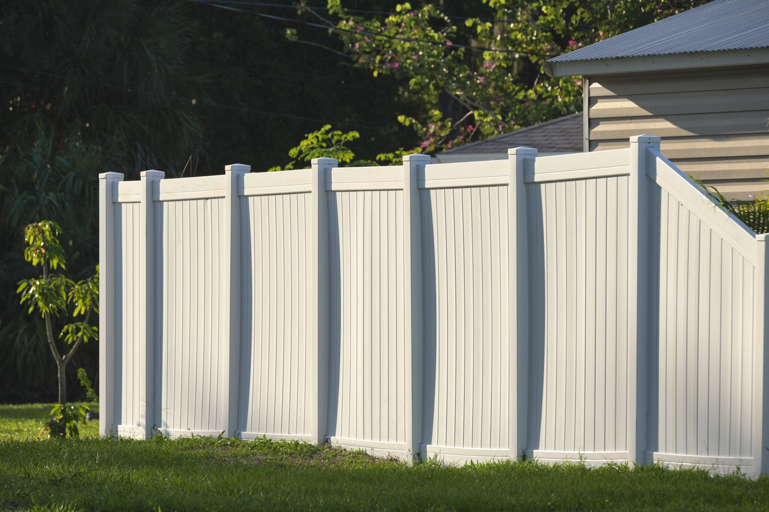 White Plastic Fence For Back Yard Protection And P