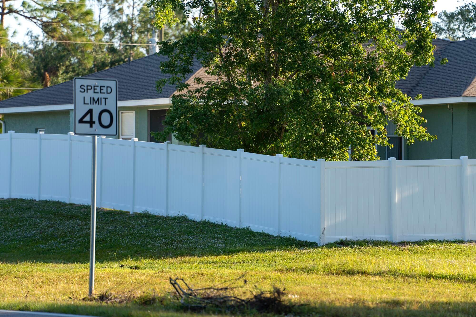 White Plastic Fence For Back Yard Protection And P